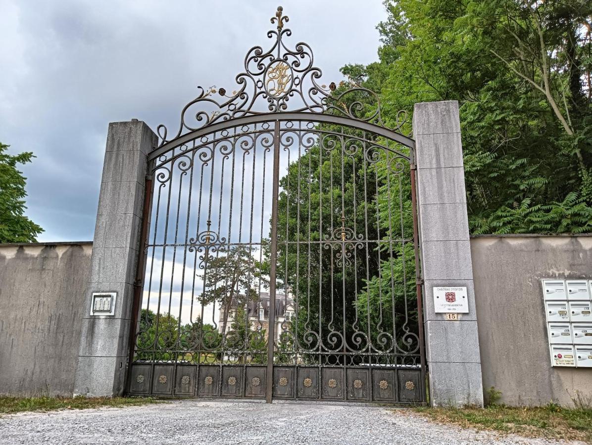 Chatescos - Estudio En Chateau Exteriör bild