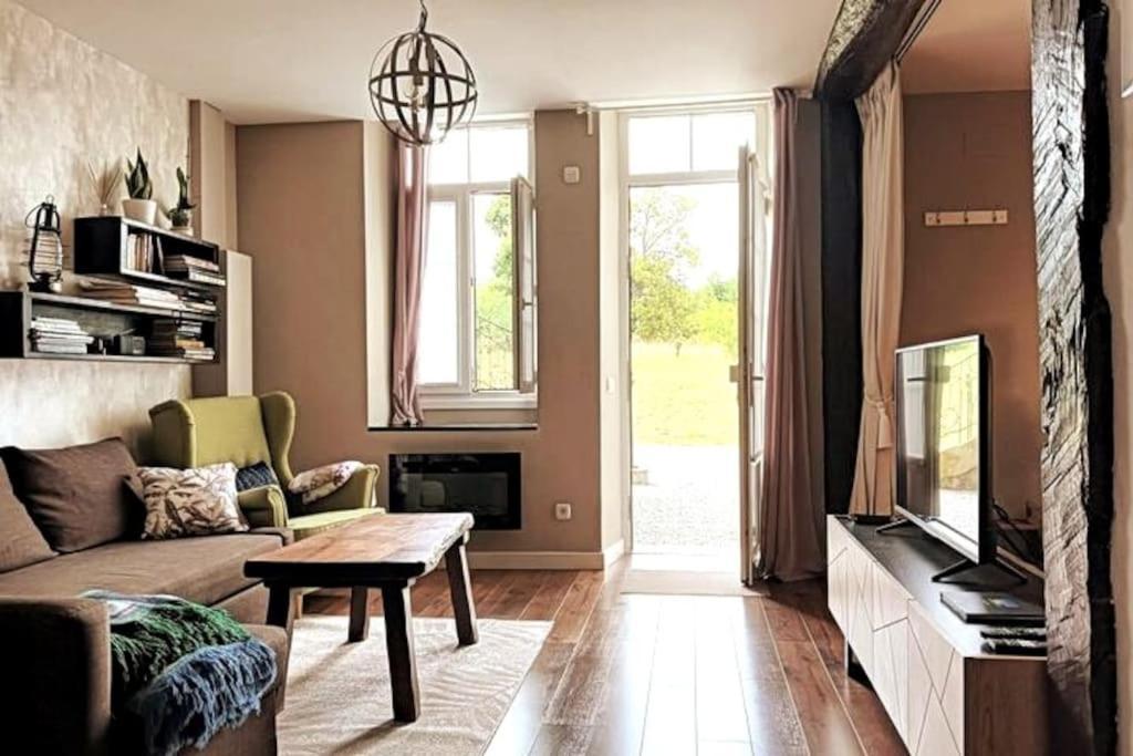 Chatescos - Estudio En Chateau Exteriör bild